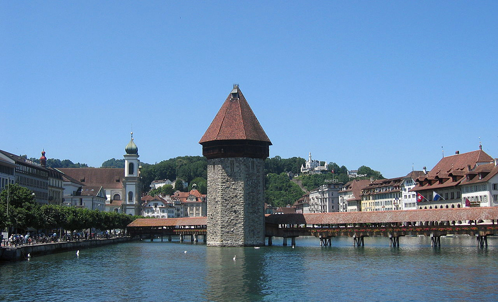 Kapellbrücke Luzern (Bild: Panoramio, Wikimedia, <a rel="nofollow" href="https://creativecommons.org/licenses/by/3.0/deed.de" target="_blank">CC</a>)